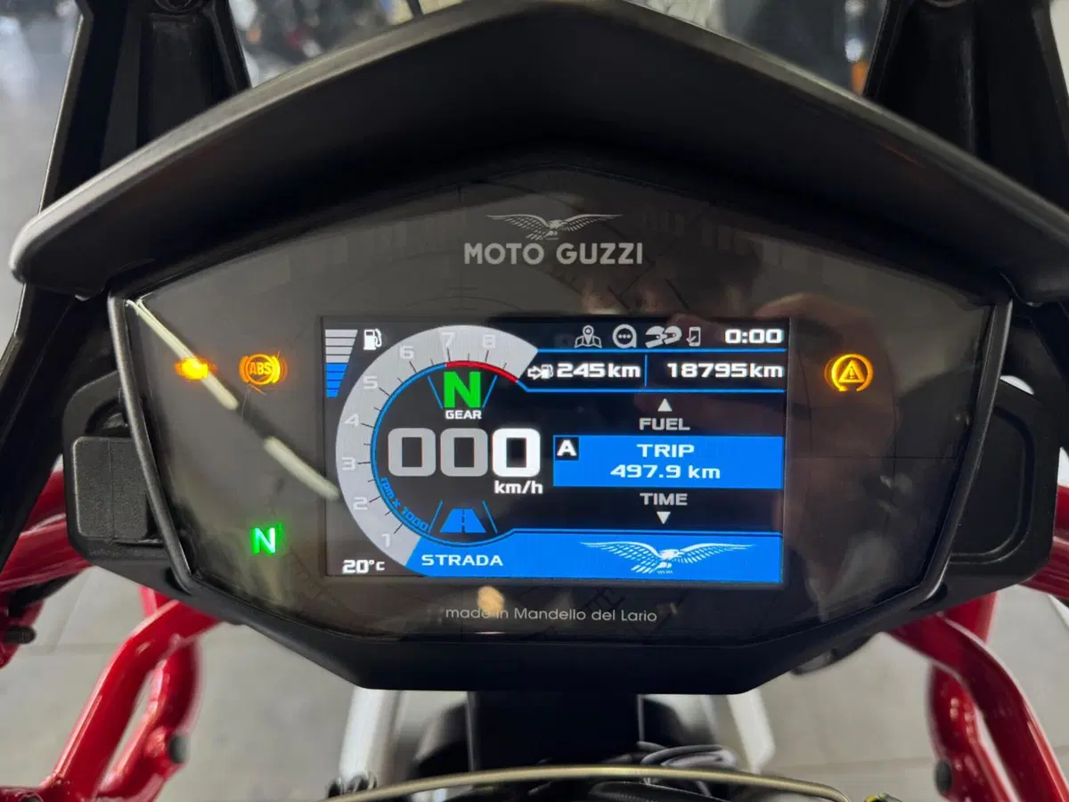 Moto Guzzi V85 TT (2021 - 23) (7)