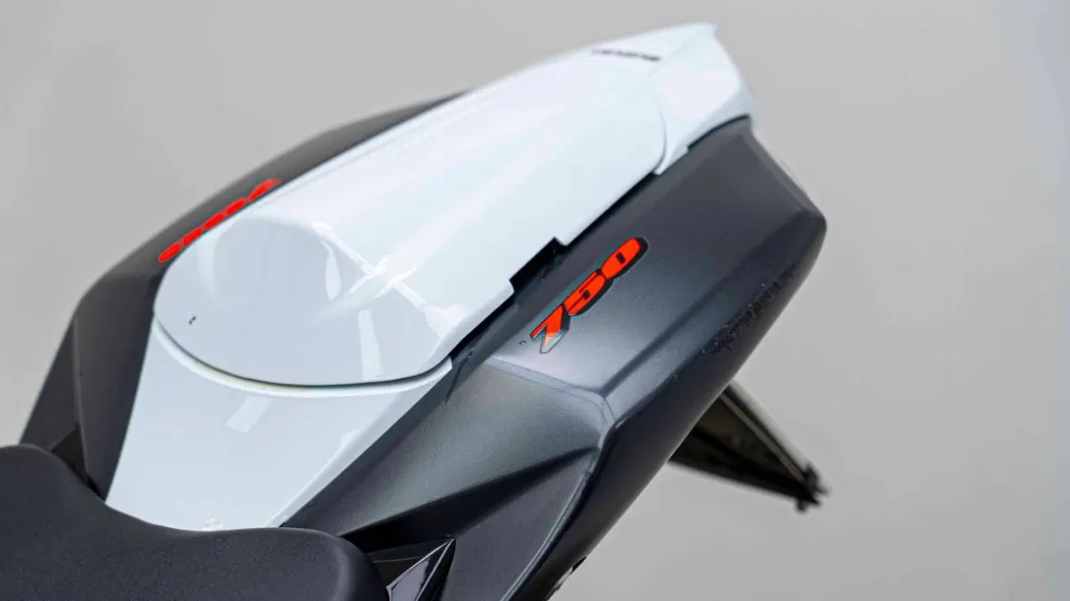 Suzuki GSX R 750 (2008 - 10) (3)