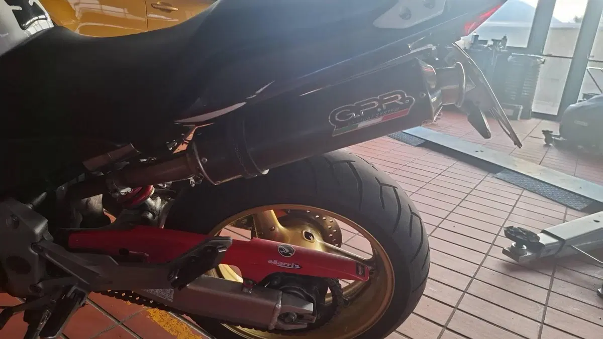 Honda Hornet 900 (2)