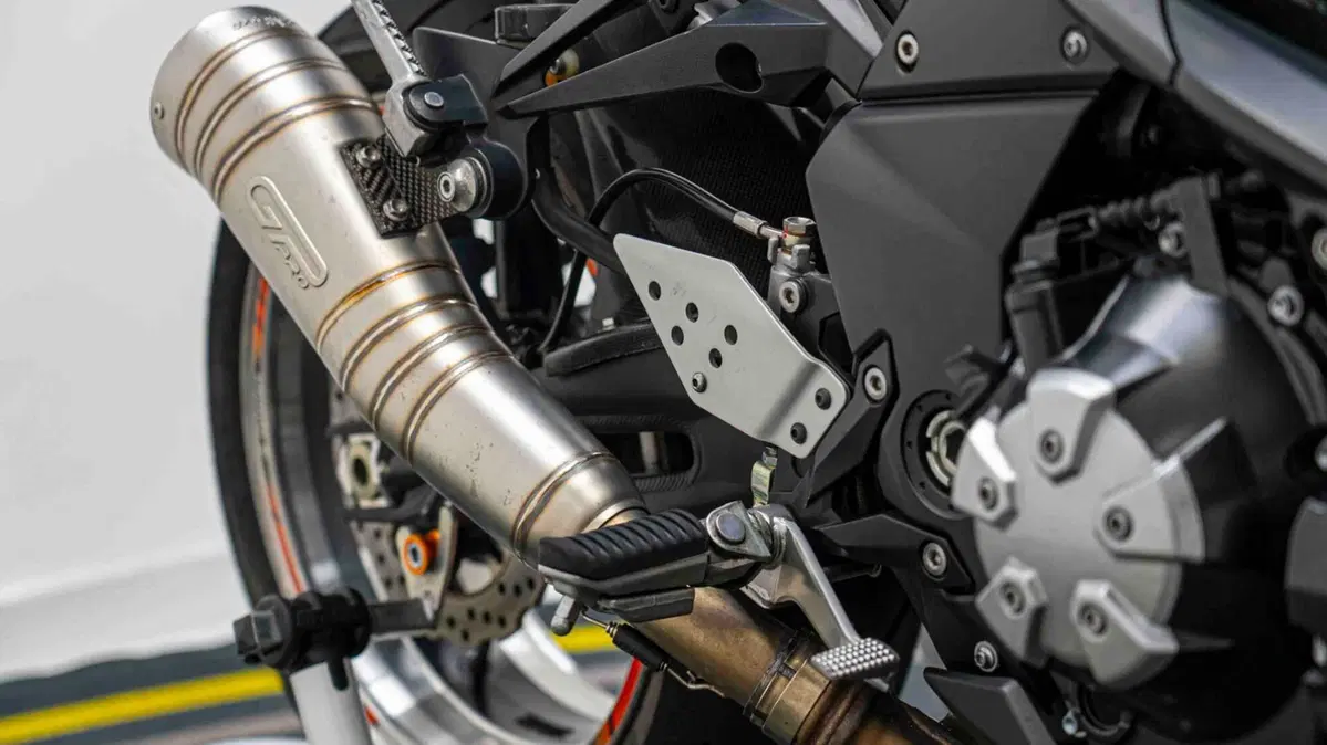 Kawasaki Z 1000 (2007 - 09) (15)