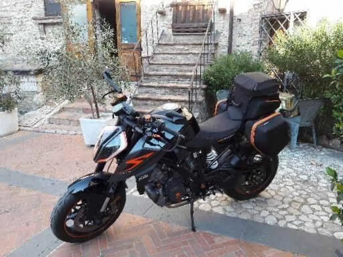 KTM 1290 Super Duke R (2019) (2)