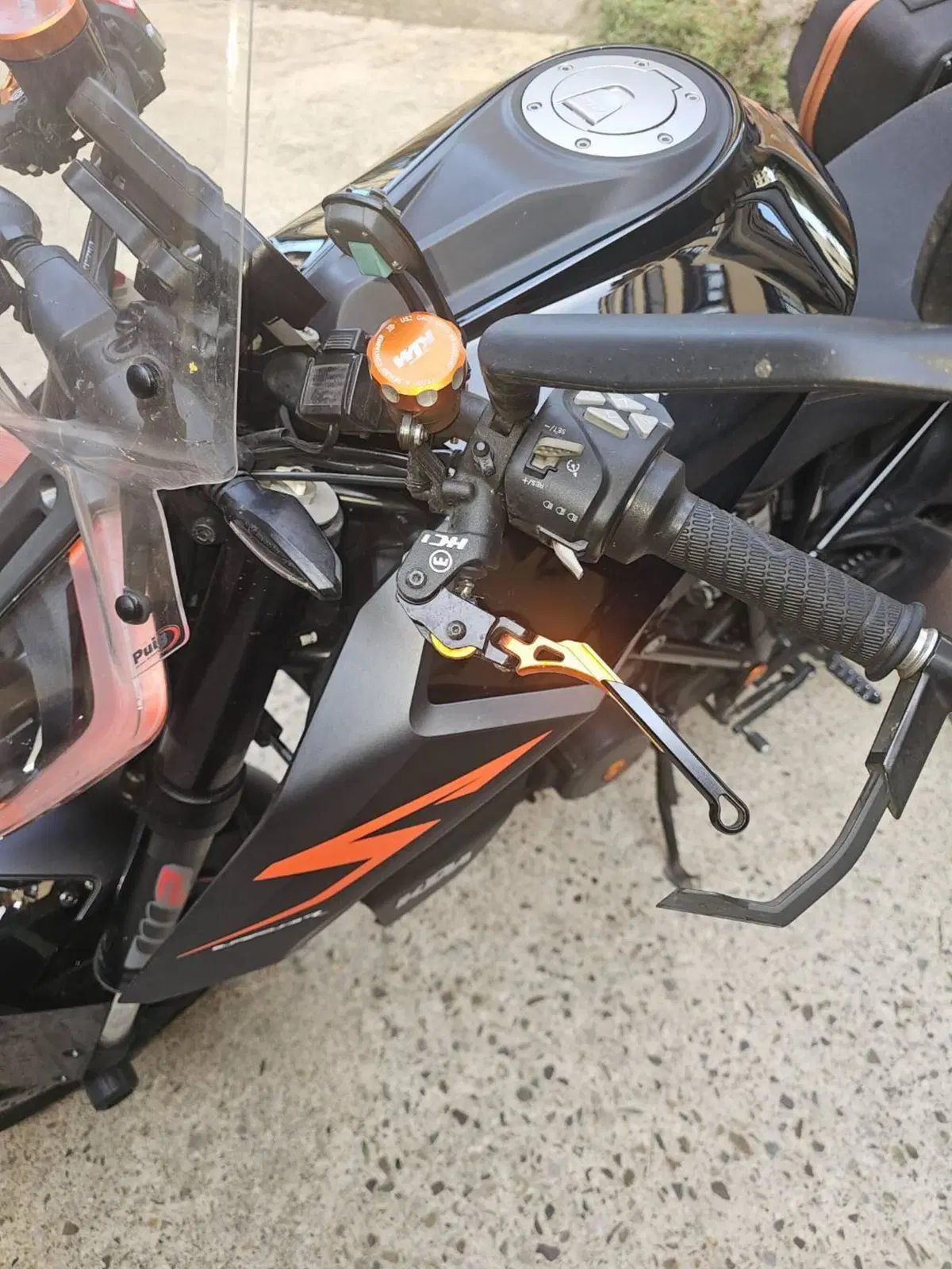 KTM 1290 Super Duke R (2019) (4)