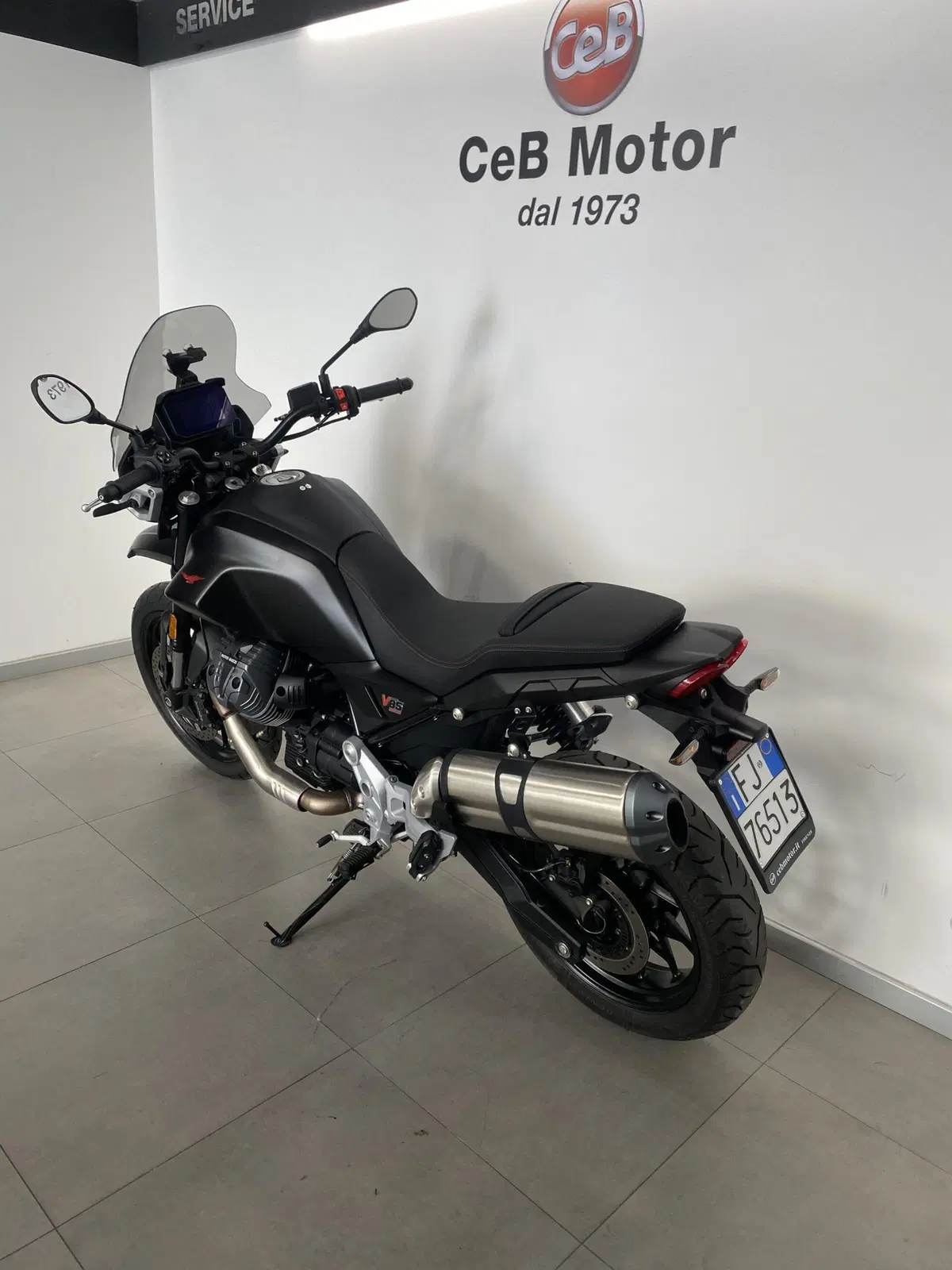 Moto Guzzi V85 Strada (2024 - 26) (2)