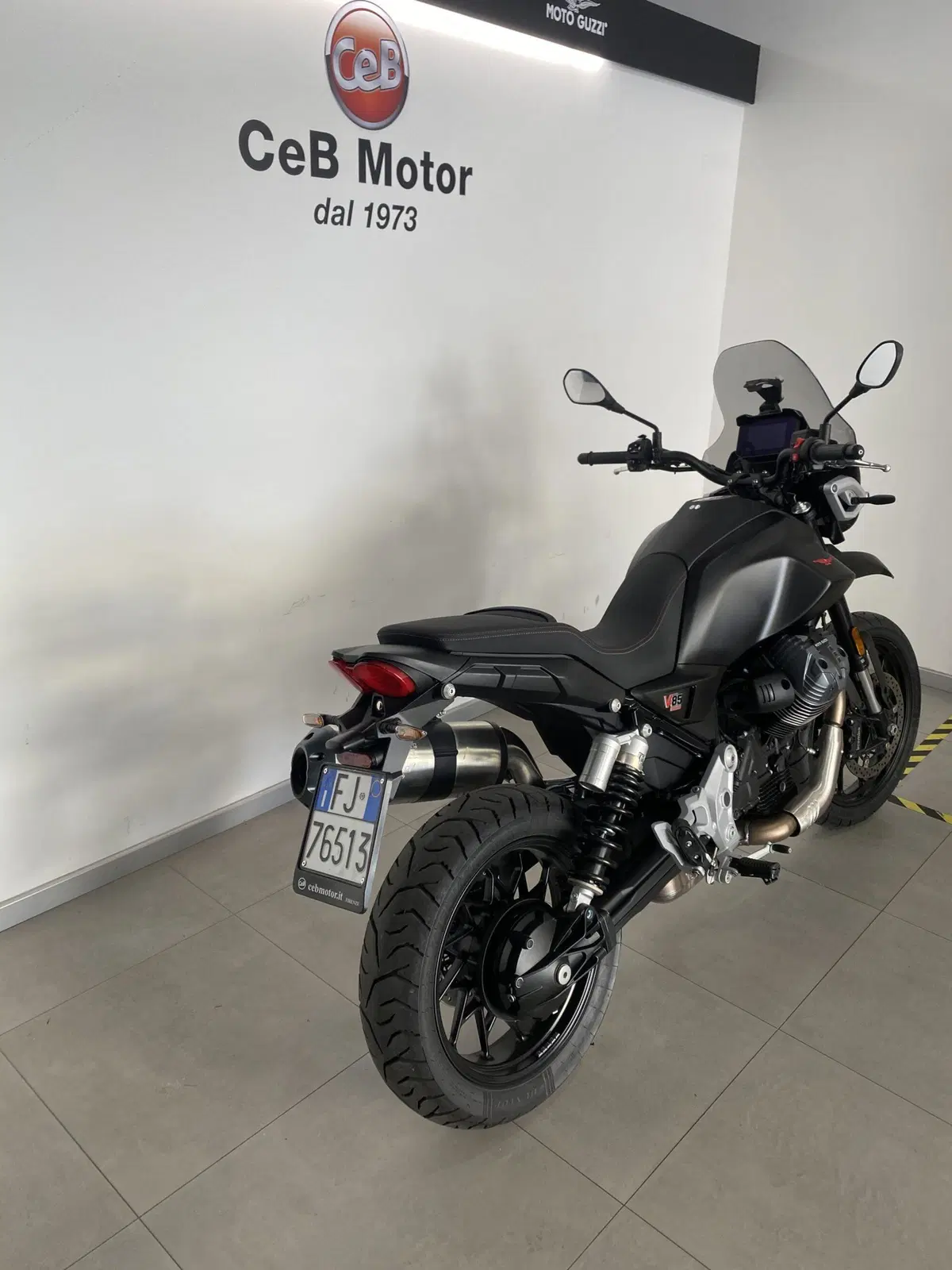 Moto Guzzi V85 Strada (2024 - 26) (3)