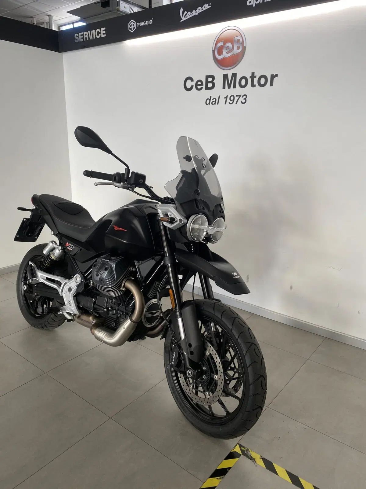 Moto Guzzi V85 Strada (2024 - 26) (4)