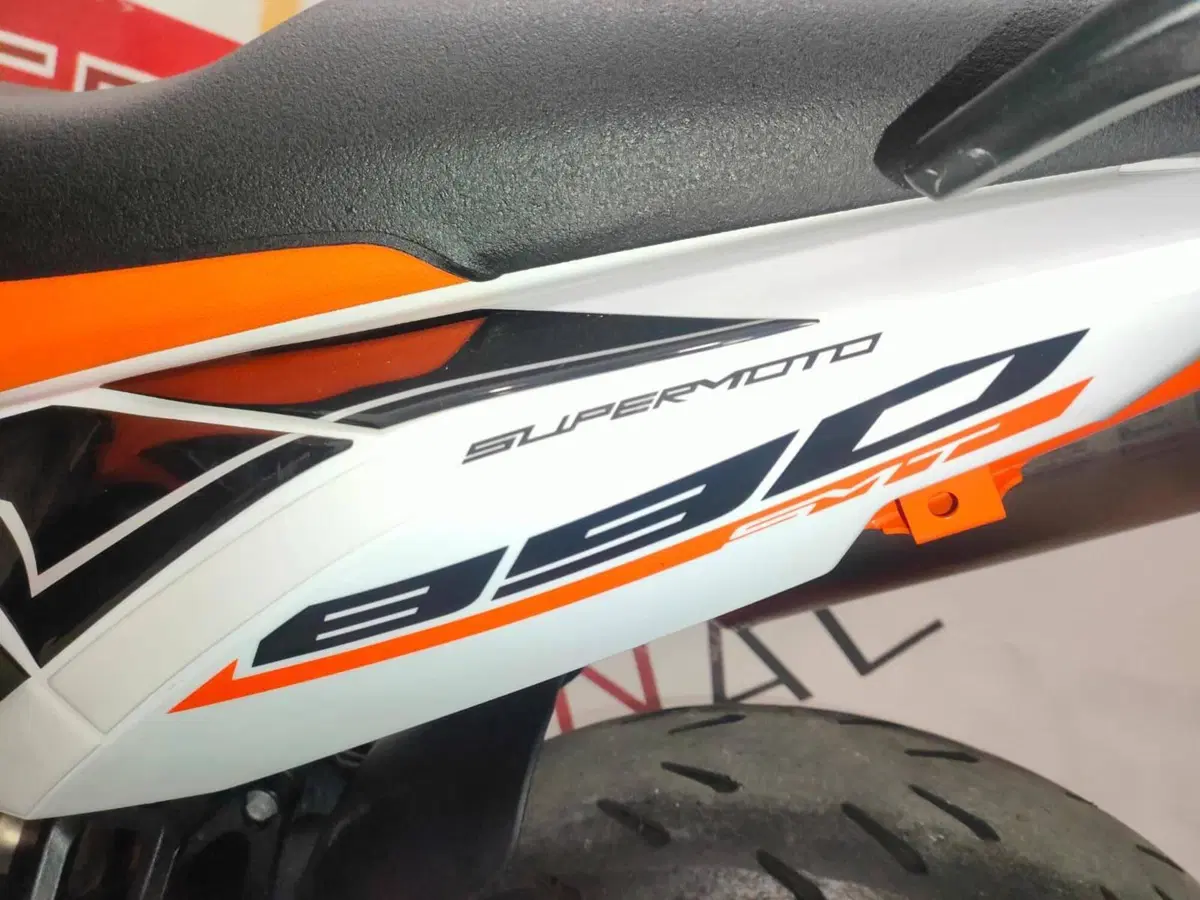 KTM 890 Duke (2021 - 23) (4)