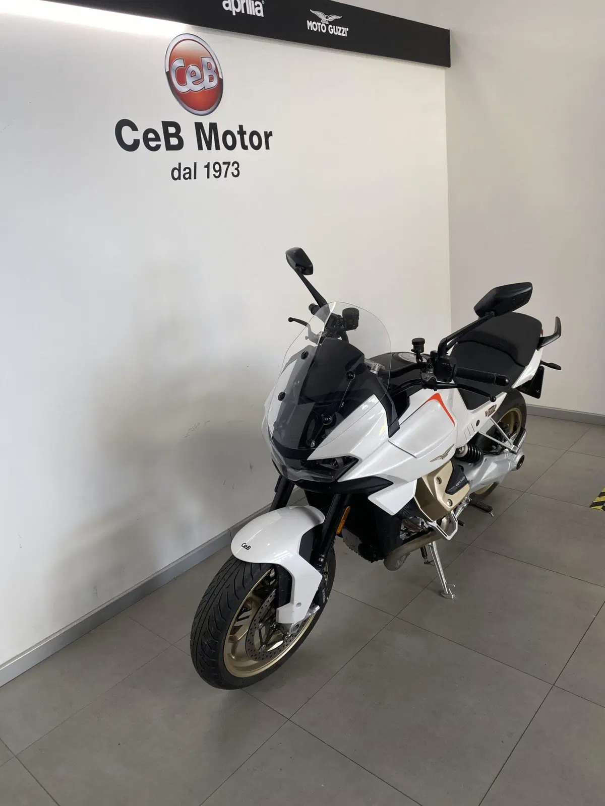 Moto Guzzi V100 Mandello (2022 - 24) (4)