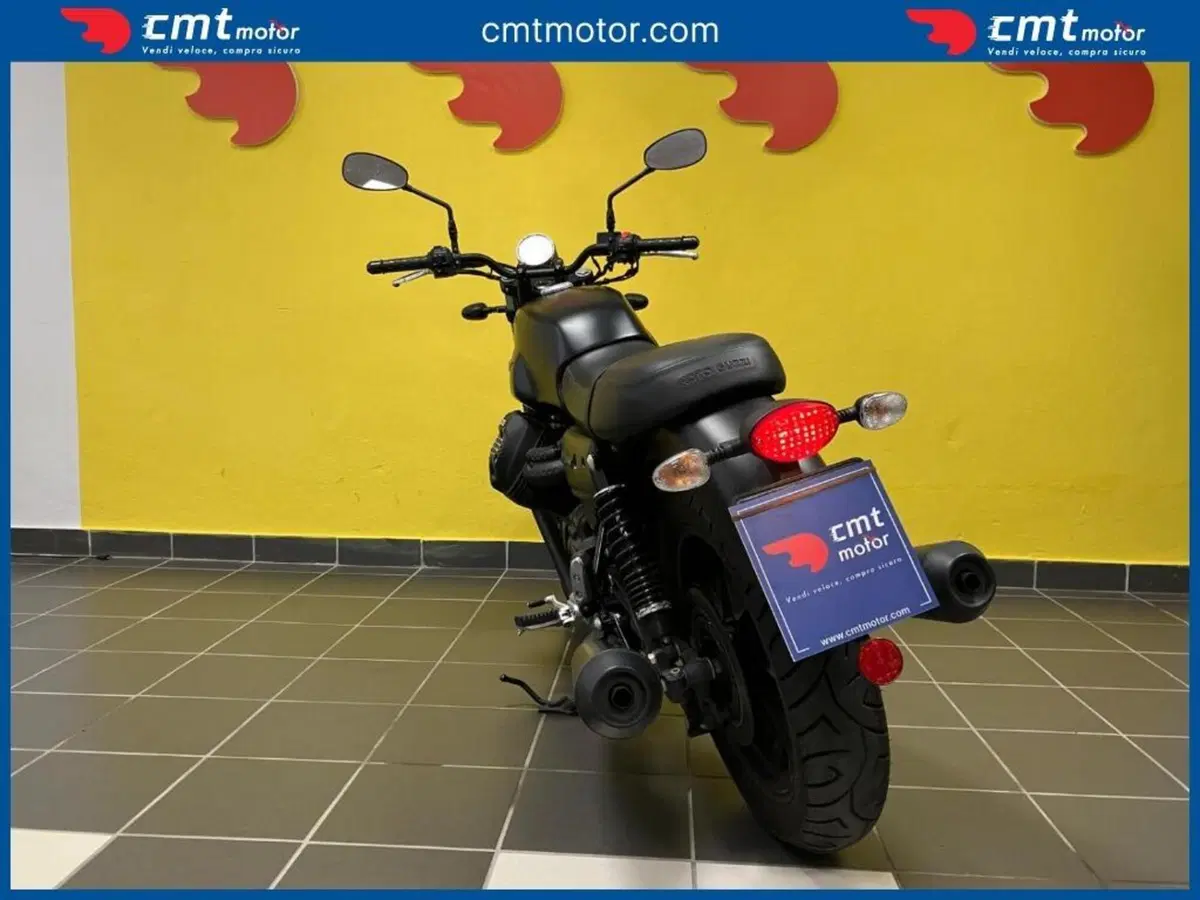 Moto Guzzi V7 III Stone (2017 - 20) (4)