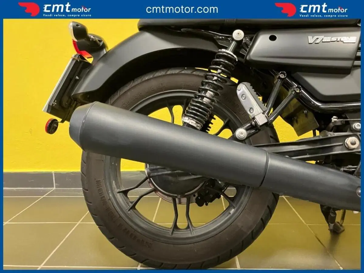 Moto Guzzi V7 III Stone (2017 - 20) (6)
