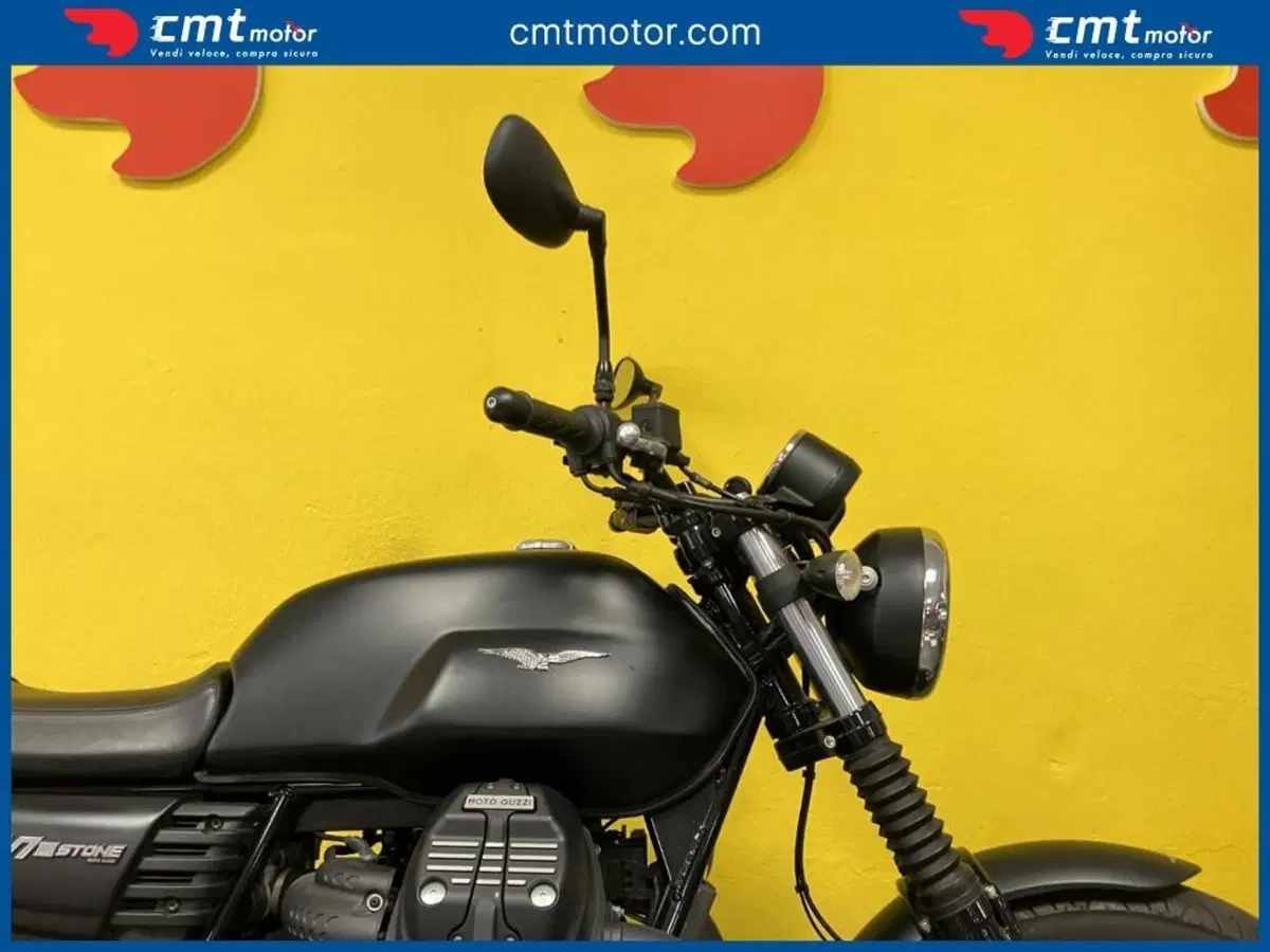 Moto Guzzi V7 III Stone (2017 - 20) (8)