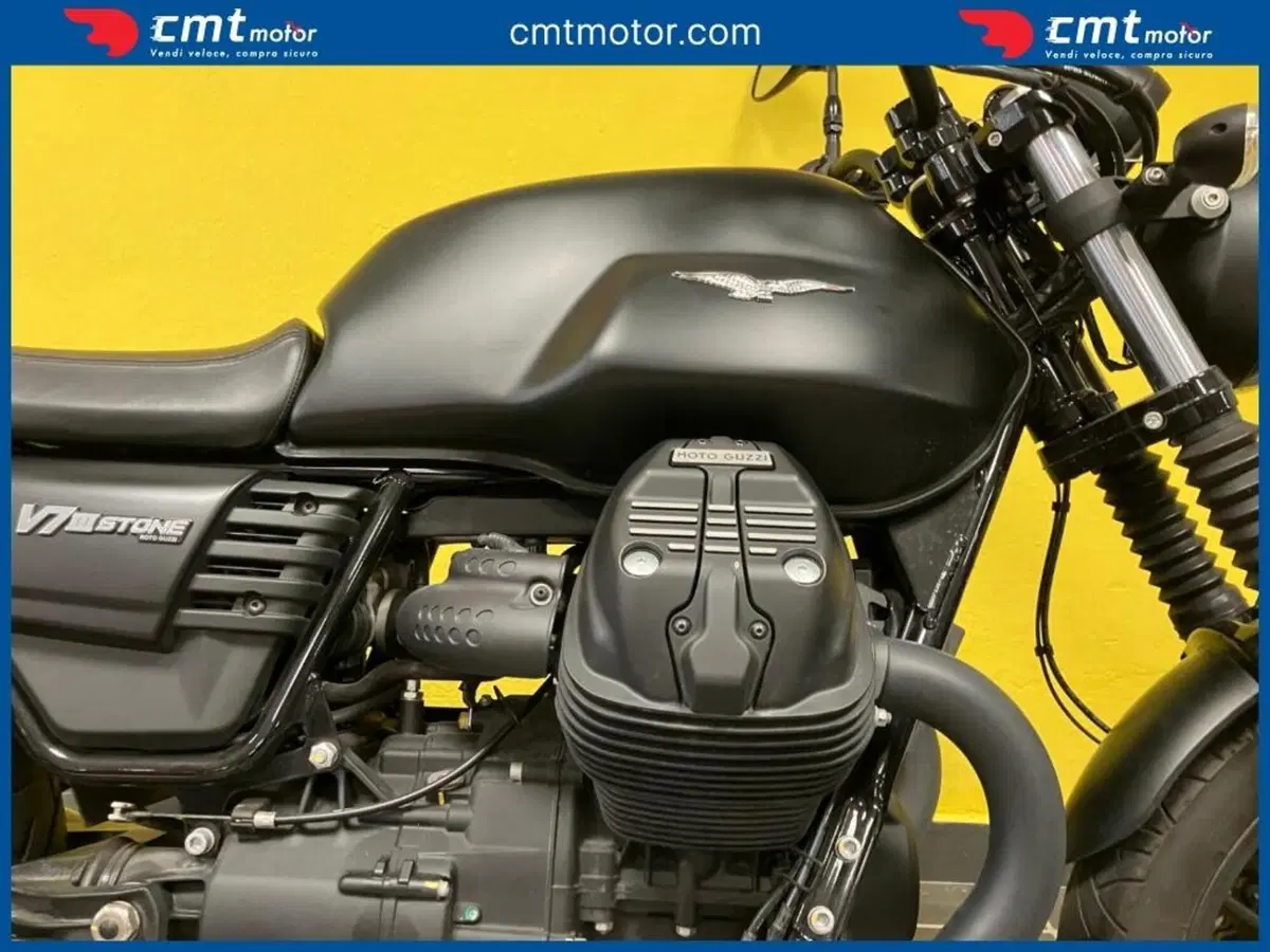 Moto Guzzi V7 III Stone (2017 - 20) (10)
