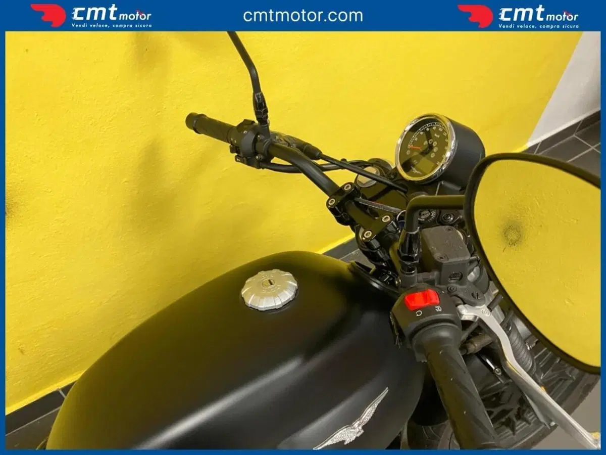 Moto Guzzi V7 III Stone (2017 - 20) (11)