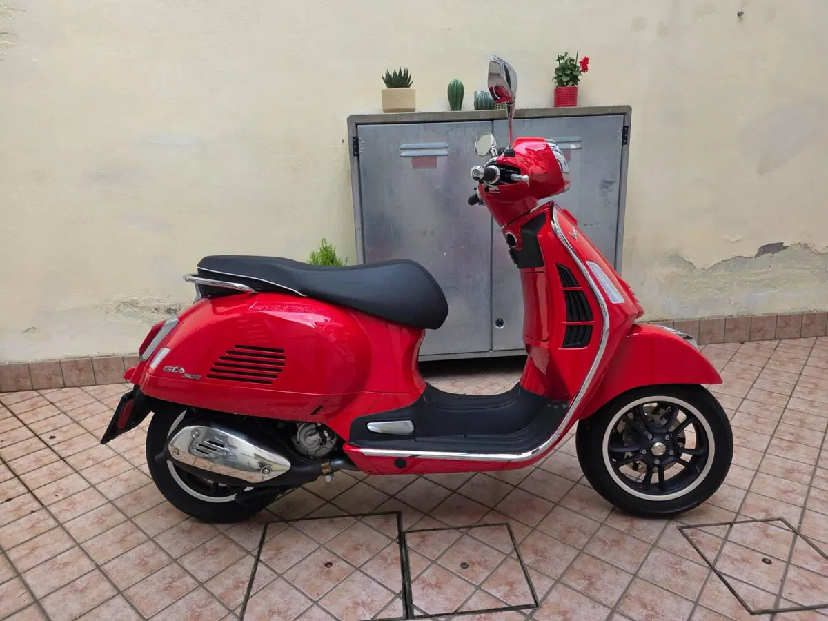 Vespa GTS 300 Super (2023 - 24)