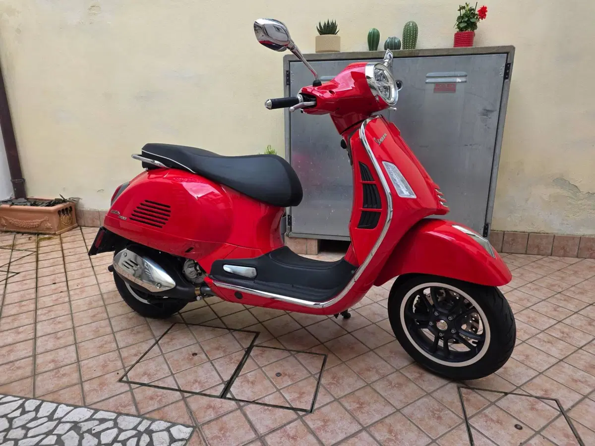 Vespa GTS 300 Super (2023 - 24) (2)