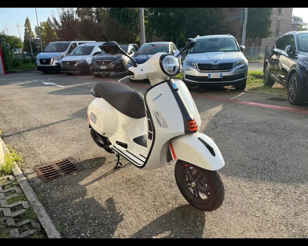 Vespa GTS 300 Super Sport (2023 - 24) (3)