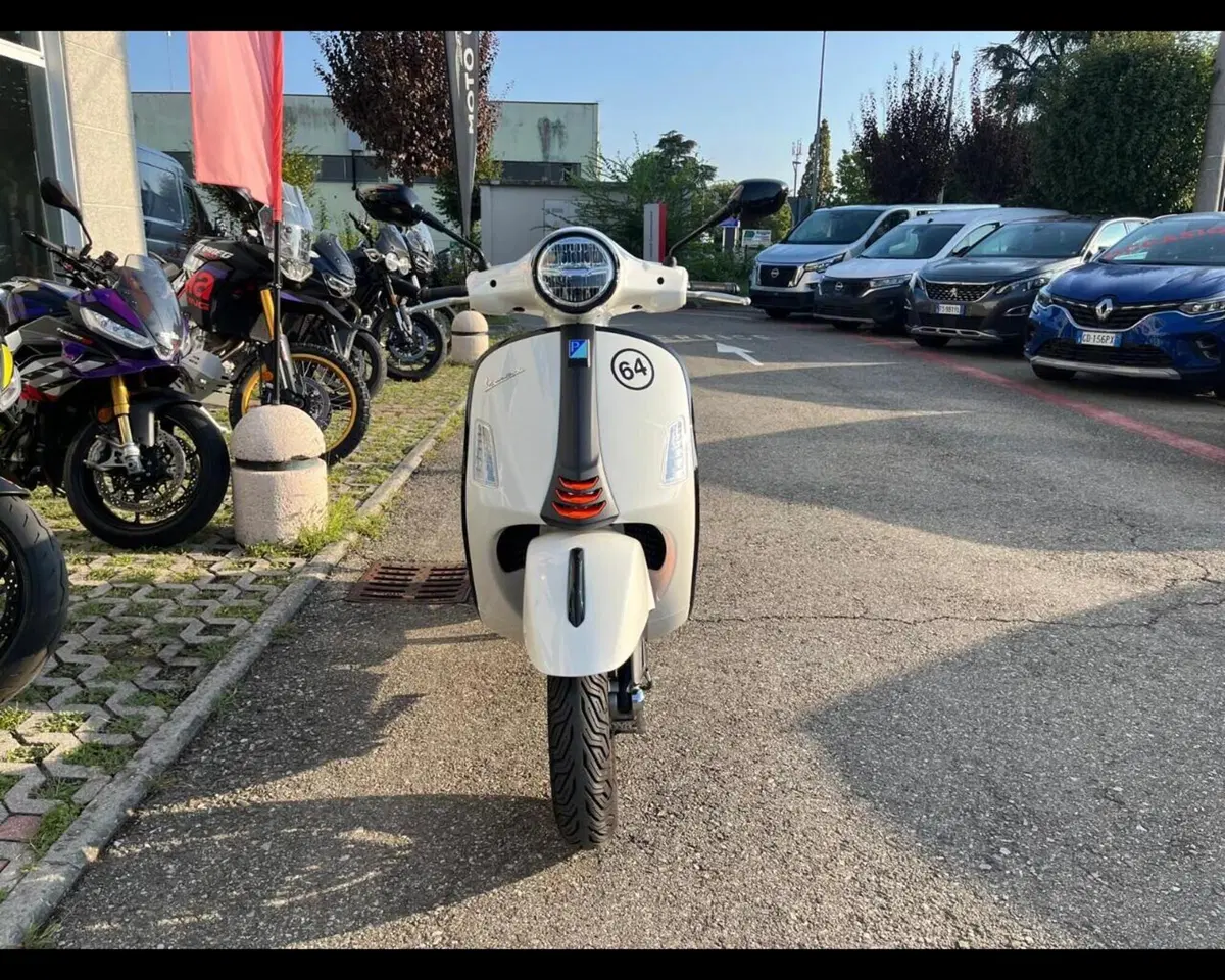 Vespa GTS 300 Super Sport (2023 - 24) (2)