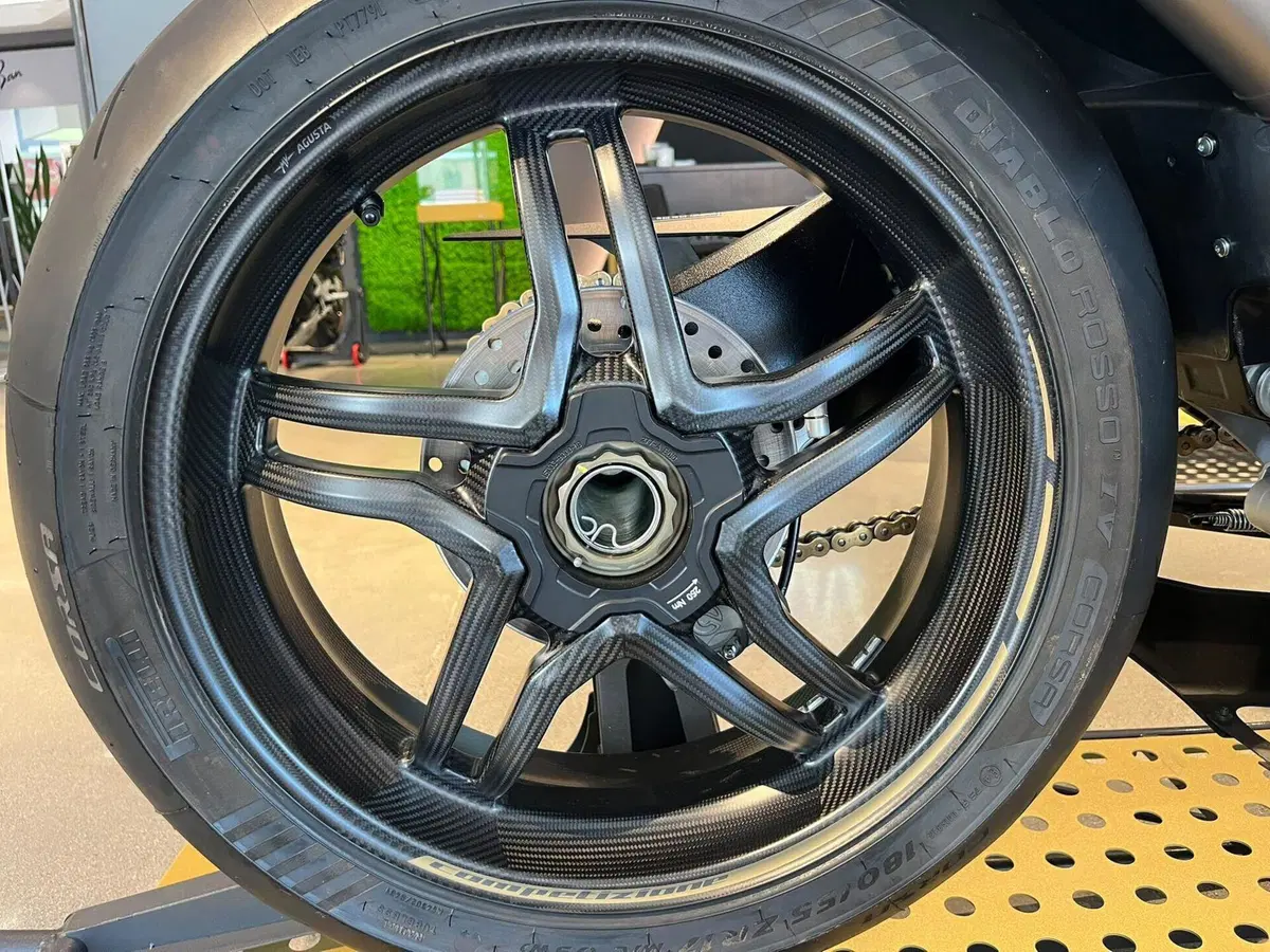 MV Agusta F3 800 Competizione (2025 - 26) (3)