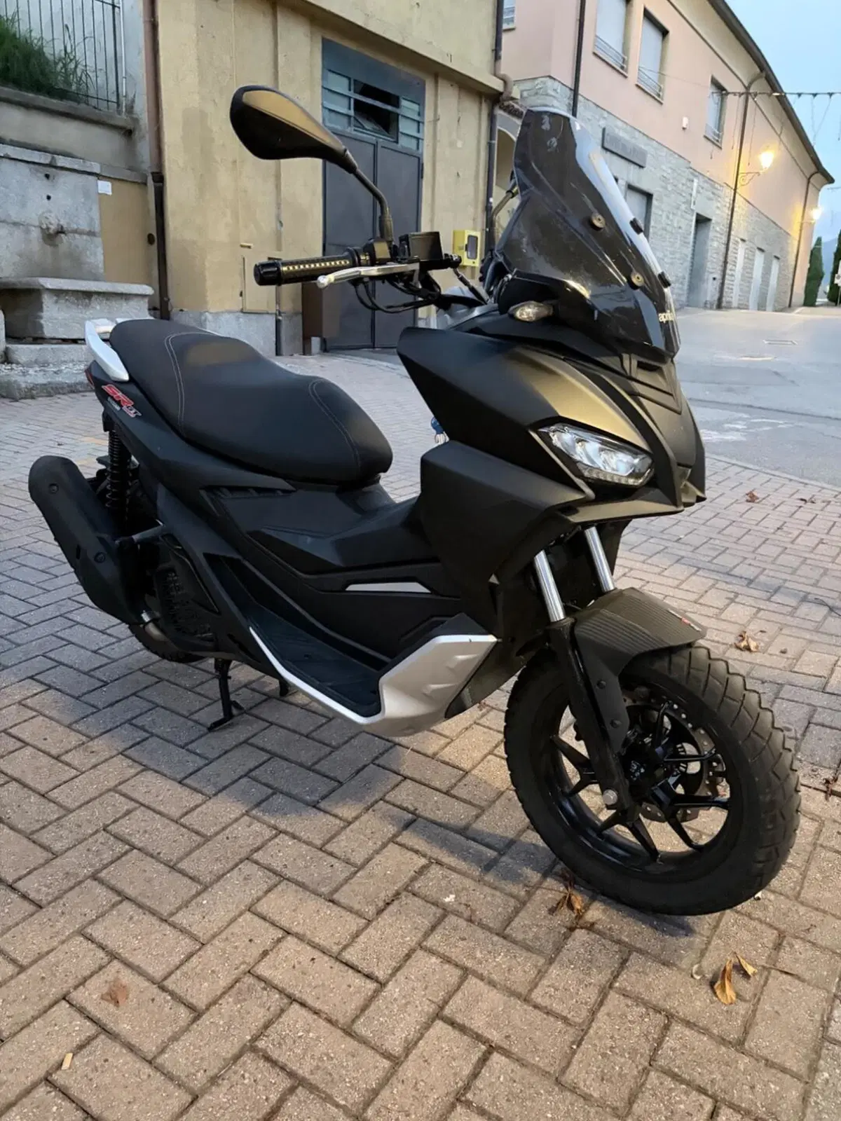 Aprilia SR GT 200 (2022 - 24) (4)