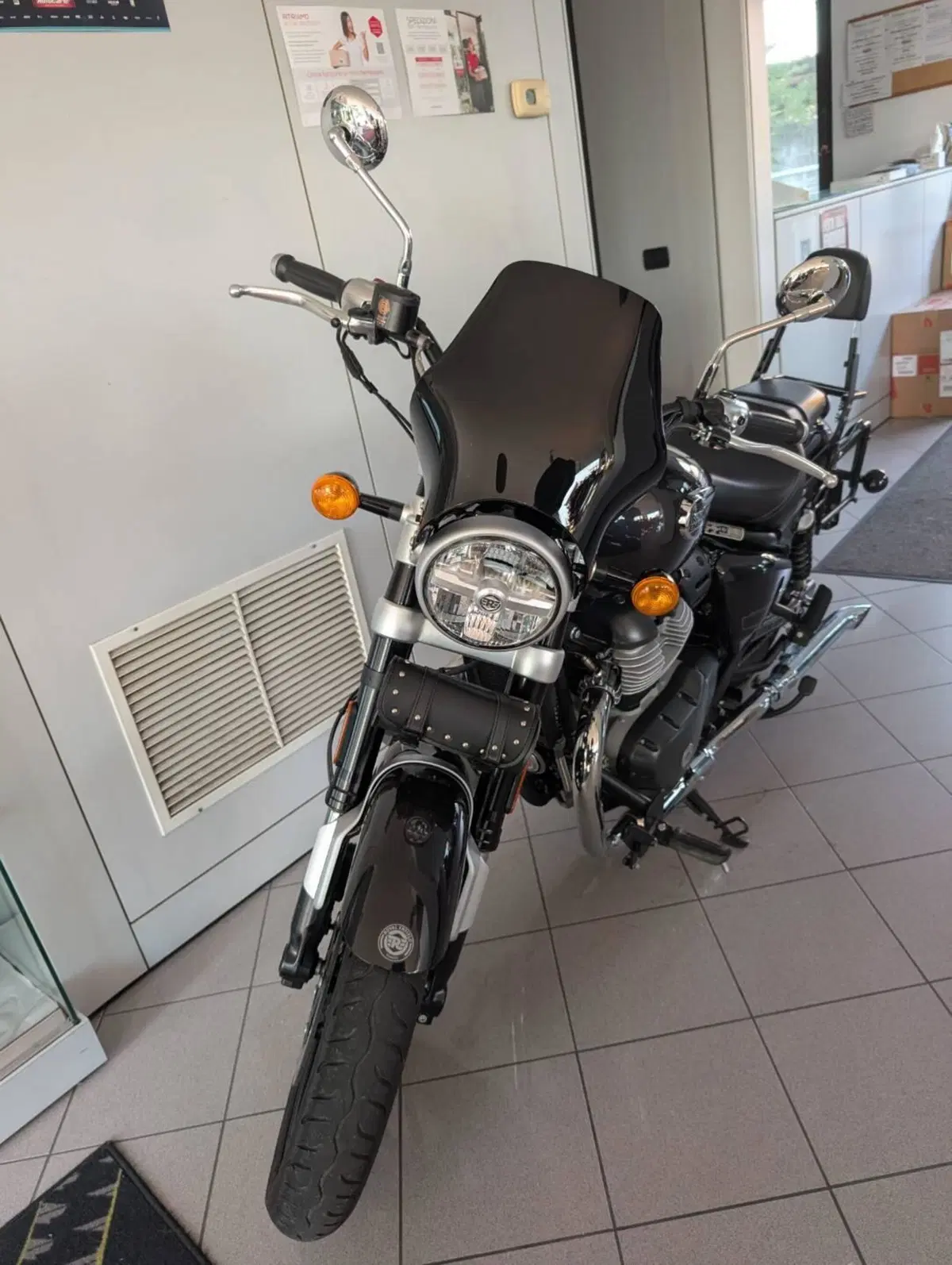 Royal Enfield Super Meteor 650 (2023 - 26) (2)