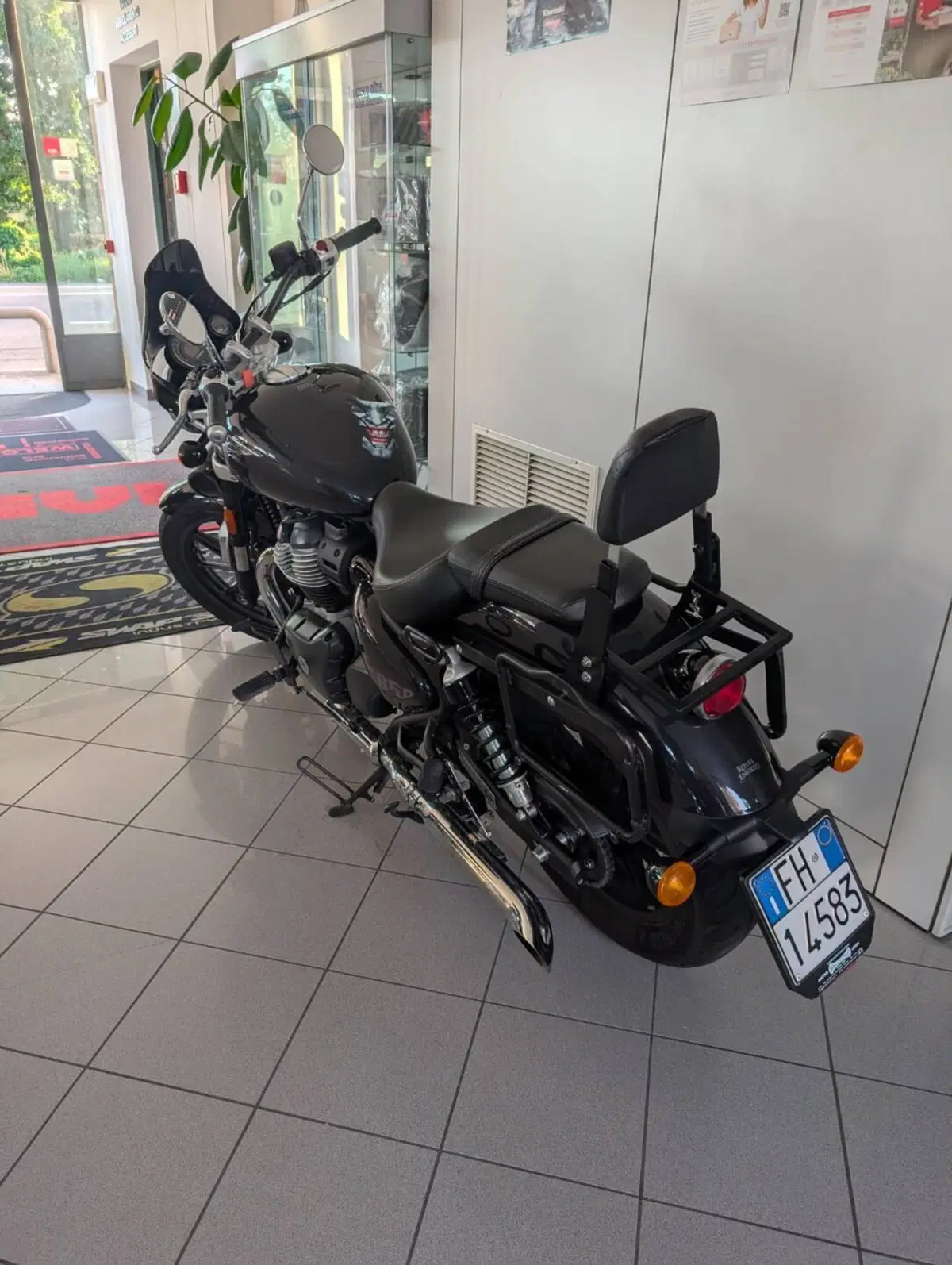 Royal Enfield Super Meteor 650 (2023 - 26) (3)