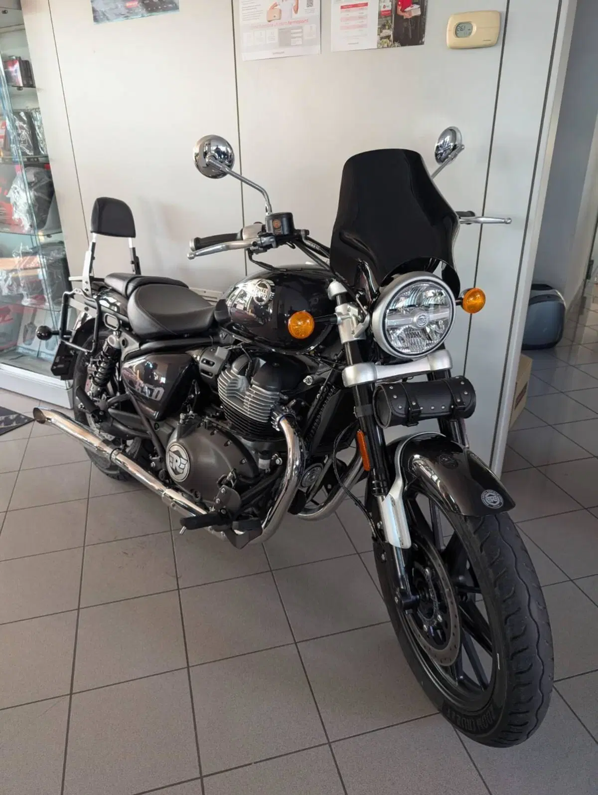 Royal Enfield Super Meteor 650 (2023 - 26) (4)