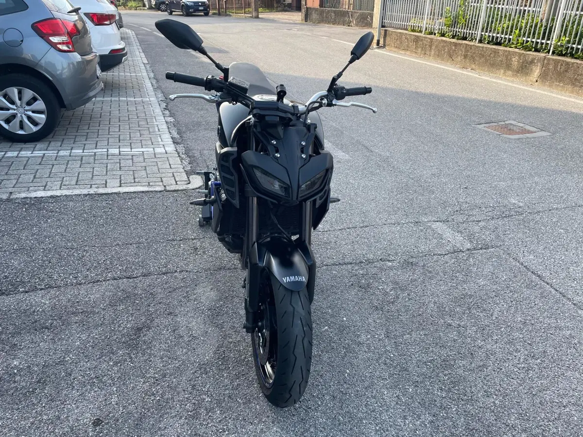 Yamaha MT-09 (2017 - 20) (3)