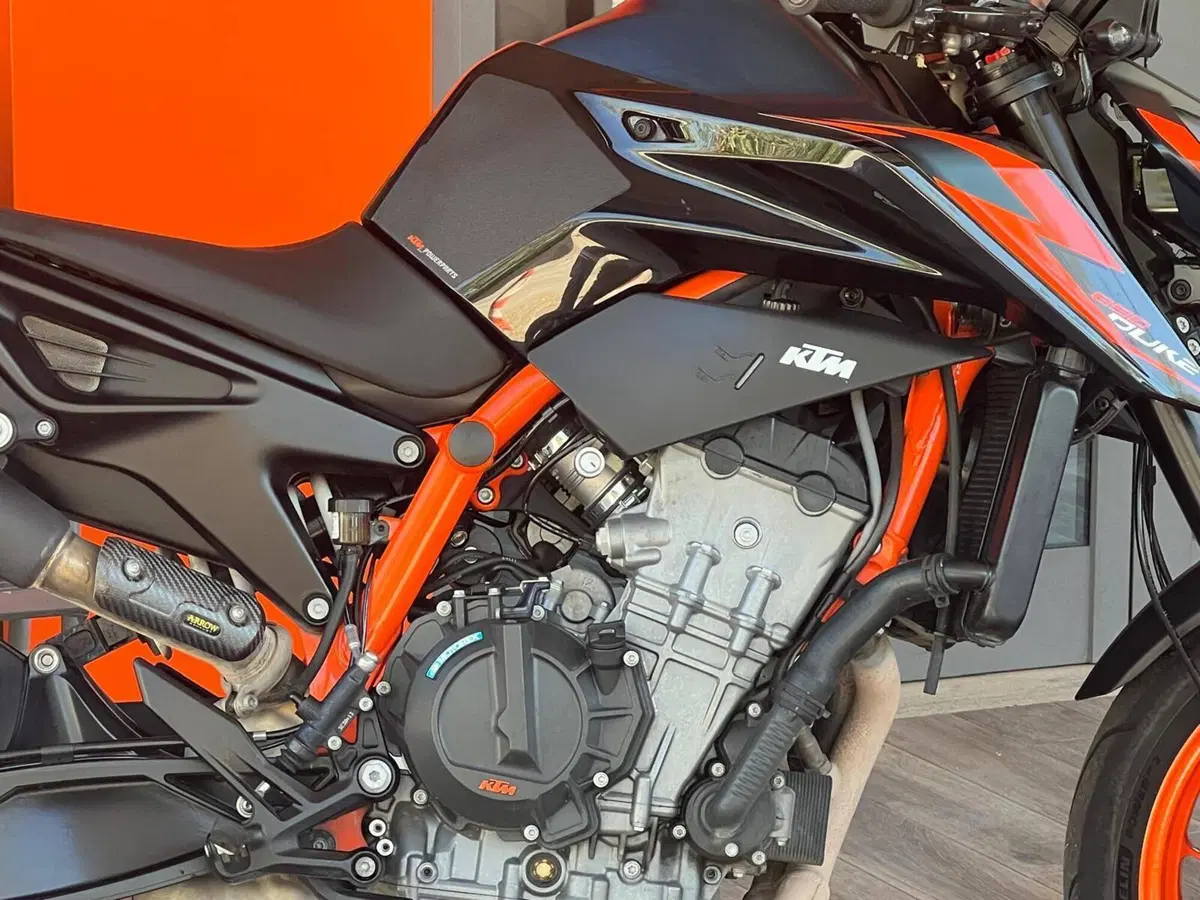 KTM 890 Duke R (2021 - 23) (5)