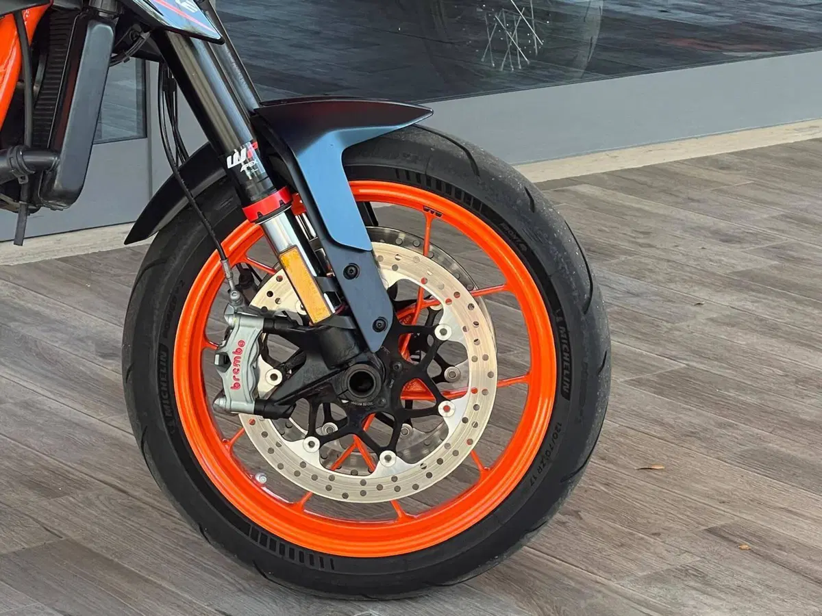 KTM 890 Duke R (2021 - 23) (4)
