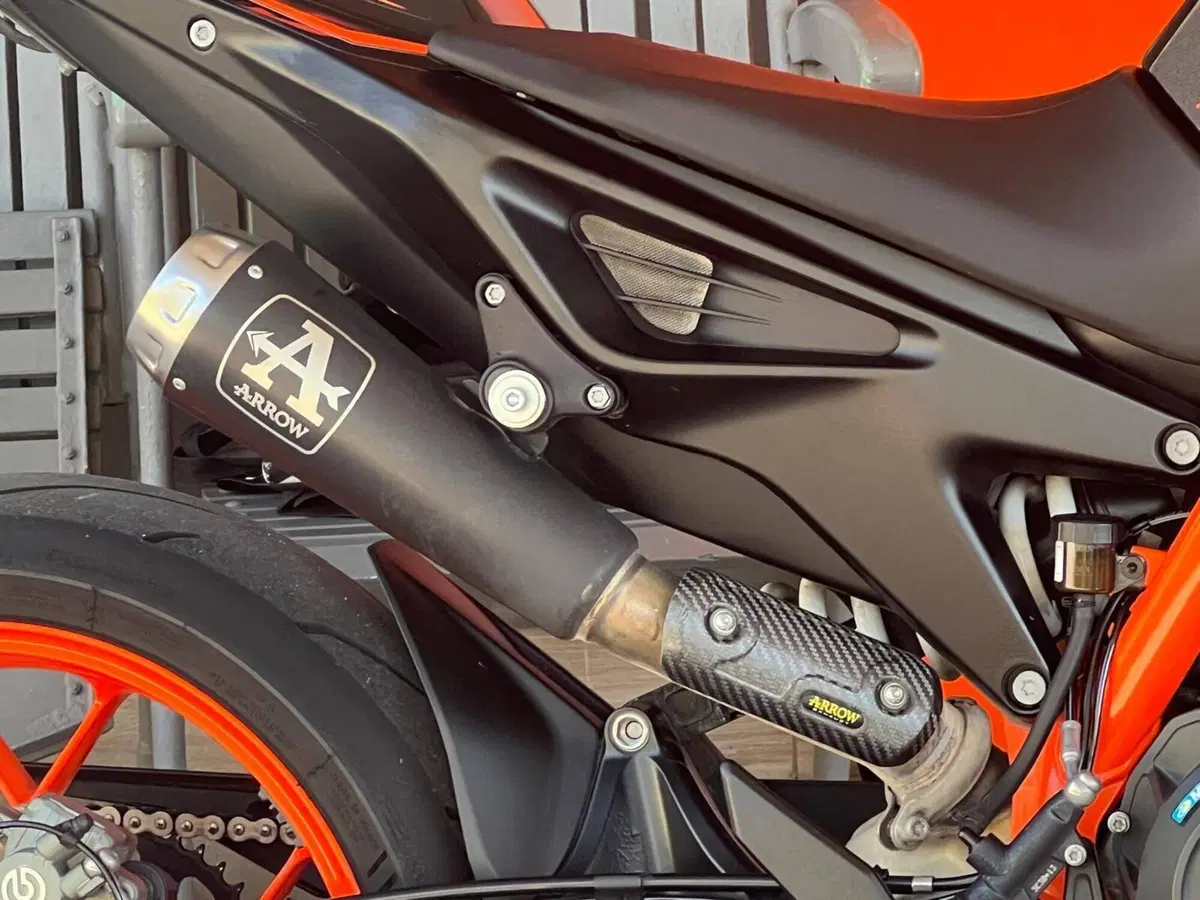 KTM 890 Duke R (2021 - 23) (3)