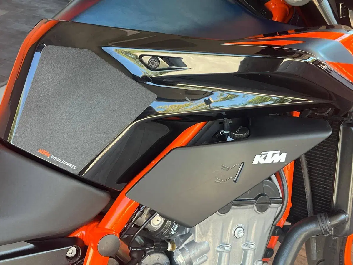 KTM 890 Duke R (2021 - 23) (6)