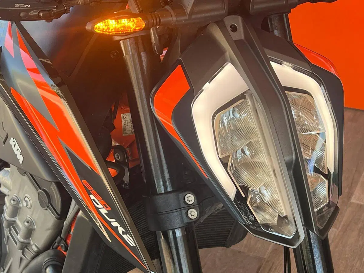 KTM 890 Duke R (2021 - 23) (9)