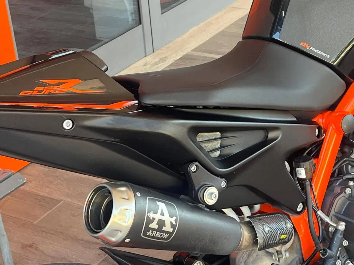 KTM 890 Duke R (2021 - 23) (11)