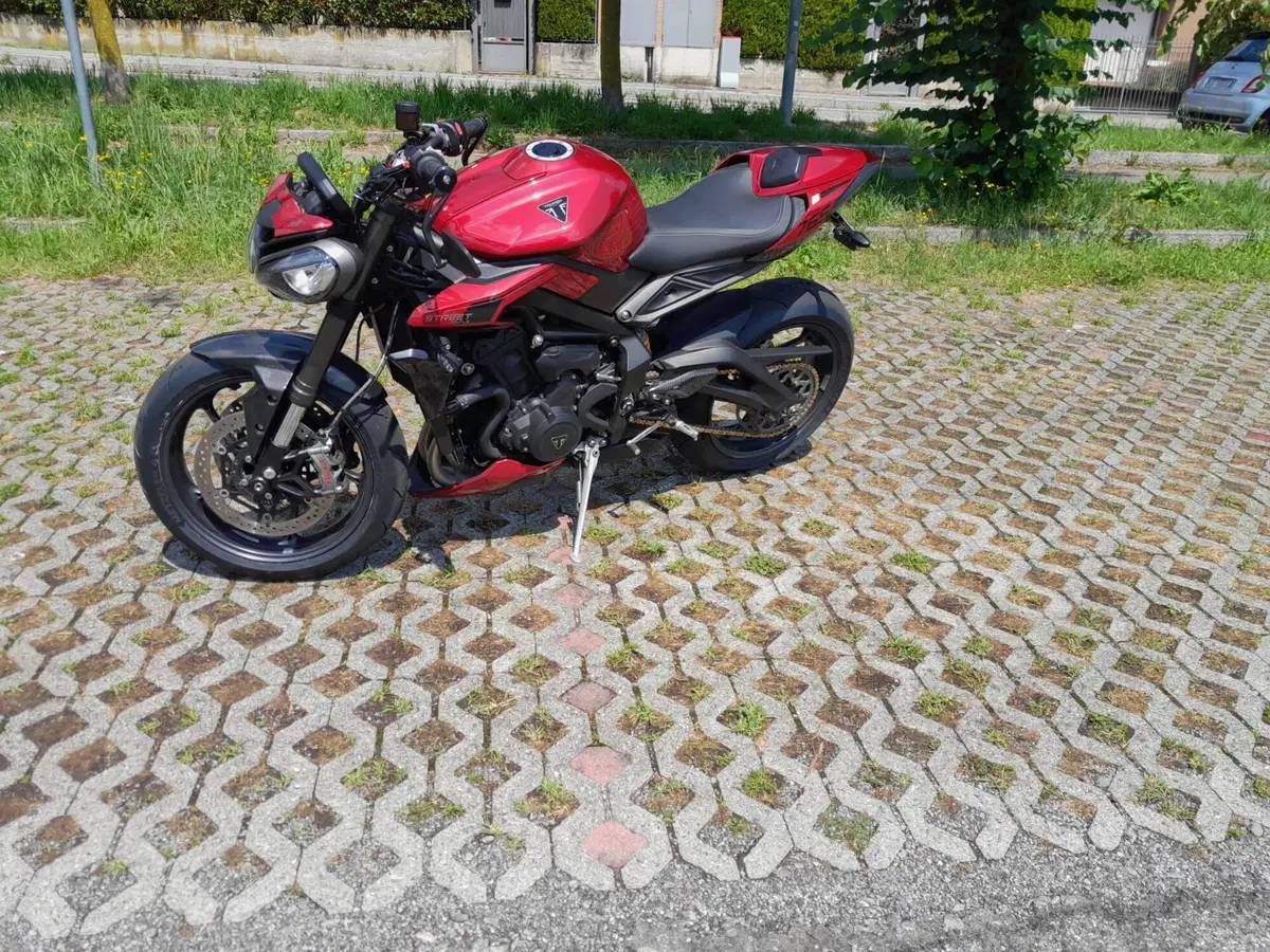 Triumph Street Triple 765 RS (2023 - 26) (2)