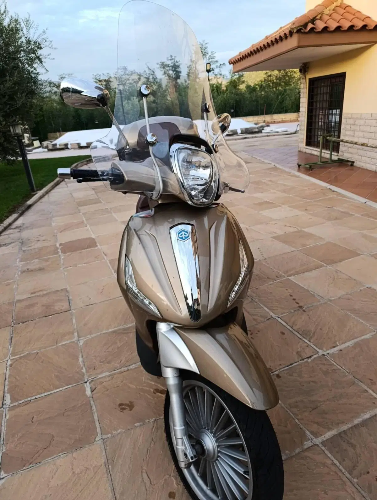 Piaggio Beverly 300 i.e. (2010 - 16)