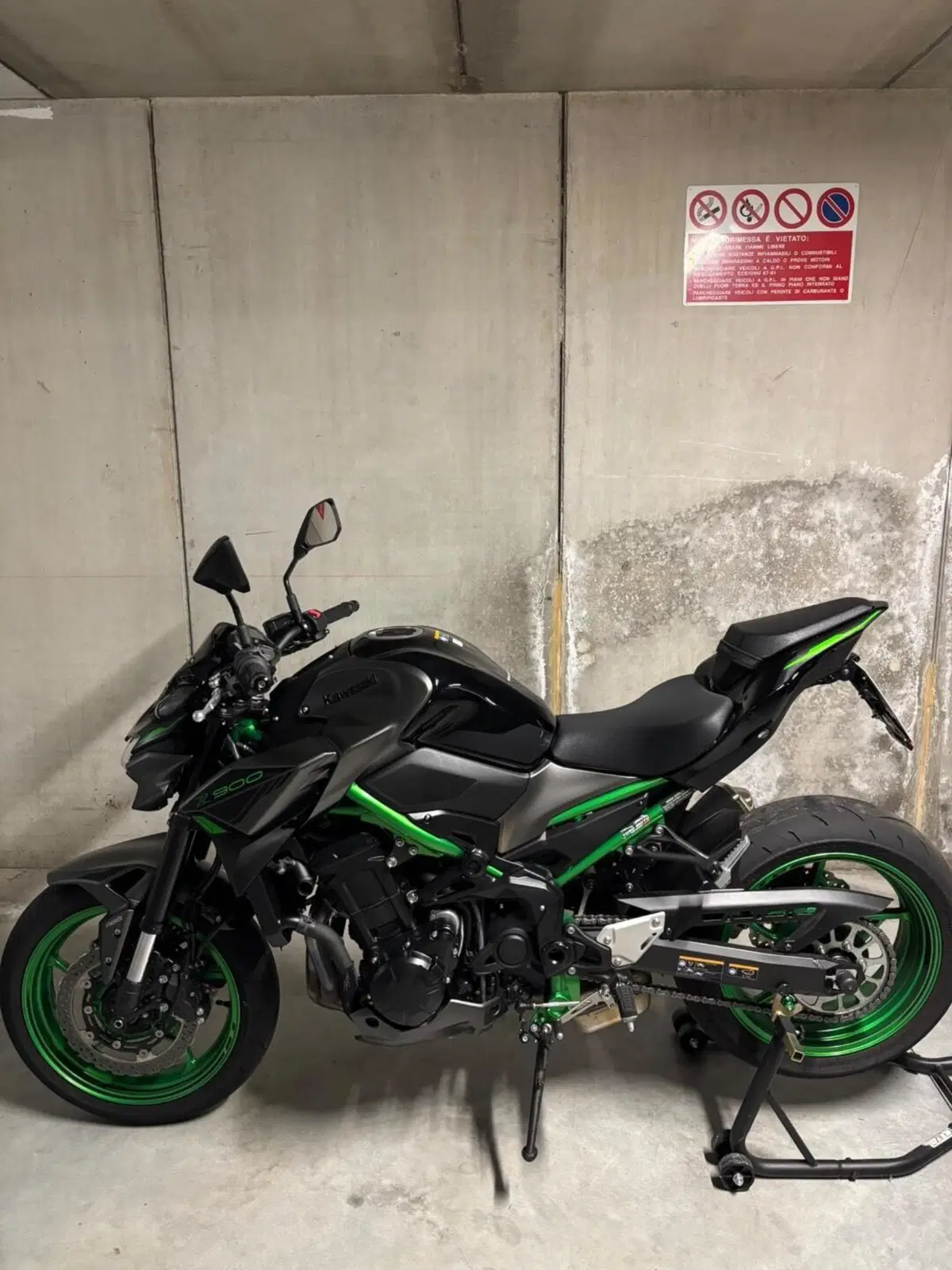 Kawasaki Z 900 (2021 - 24) (2)