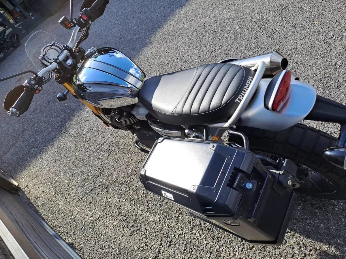 Triumph Scrambler 1200 XE Chrome Edition (2023) (4)