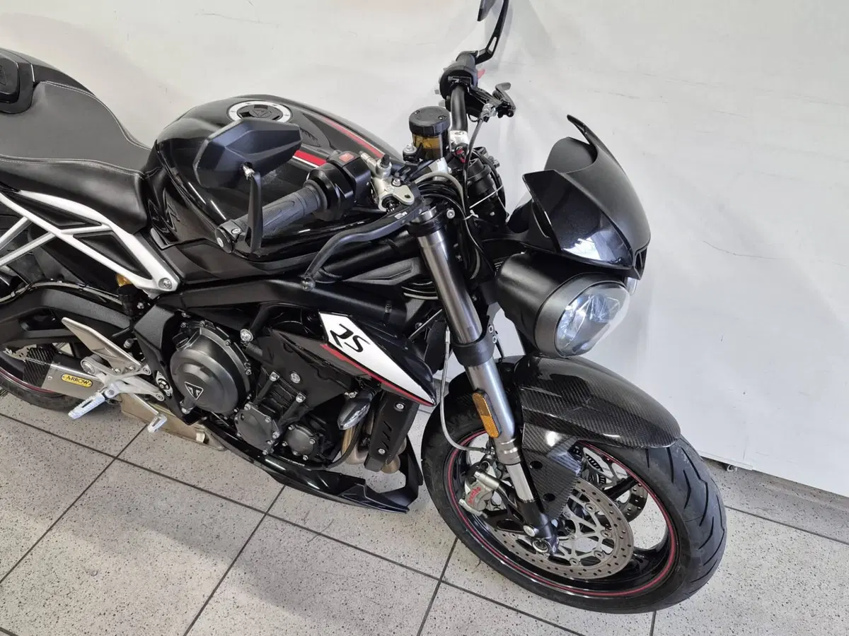 Triumph Street Triple RS (2017 - 19) (2)