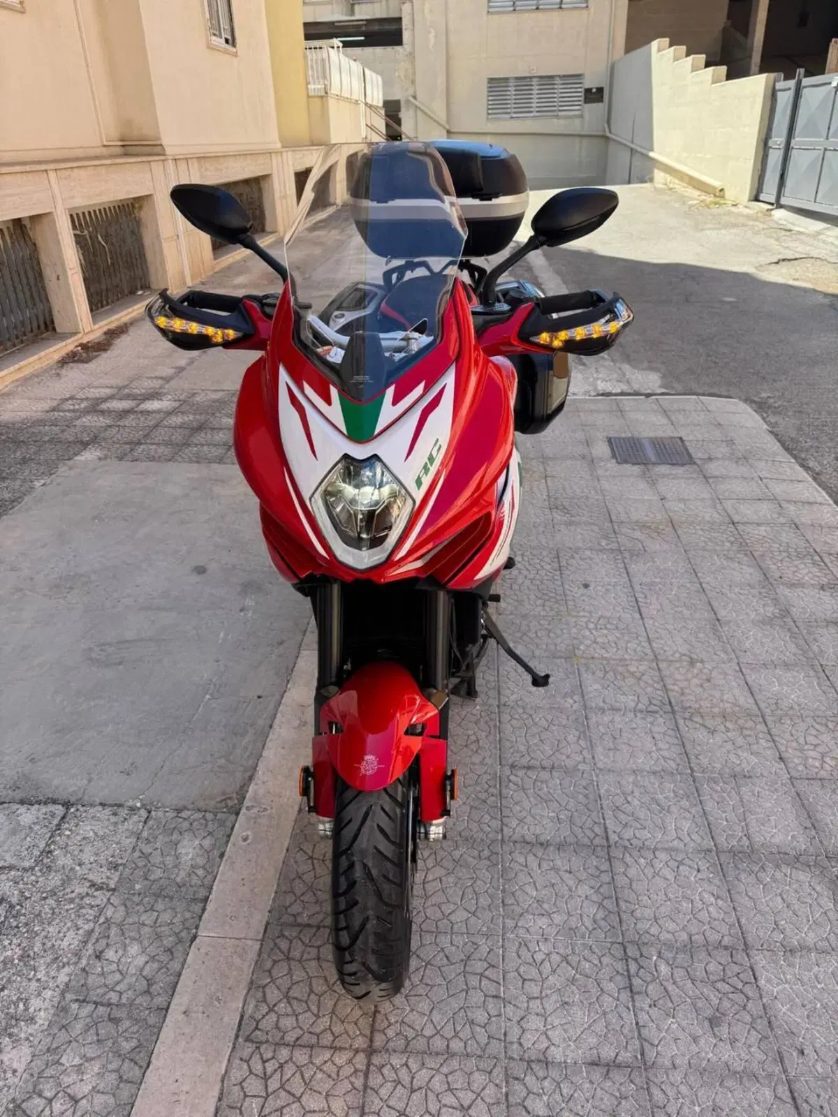 MV Agusta Turismo Veloce 800 RC SCS (2022 - 26) (2)
