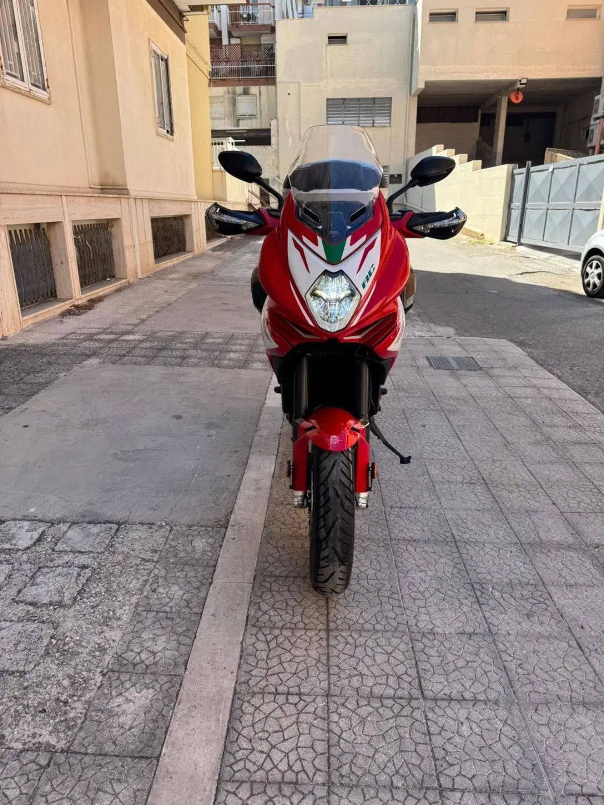 MV Agusta Turismo Veloce 800 RC SCS (2022 - 26) (3)
