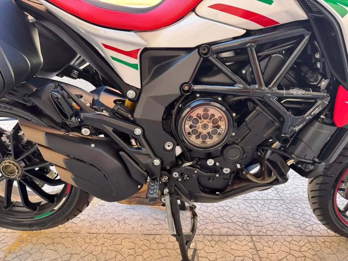 MV Agusta Turismo Veloce 800 RC SCS (2022 - 26) (7)