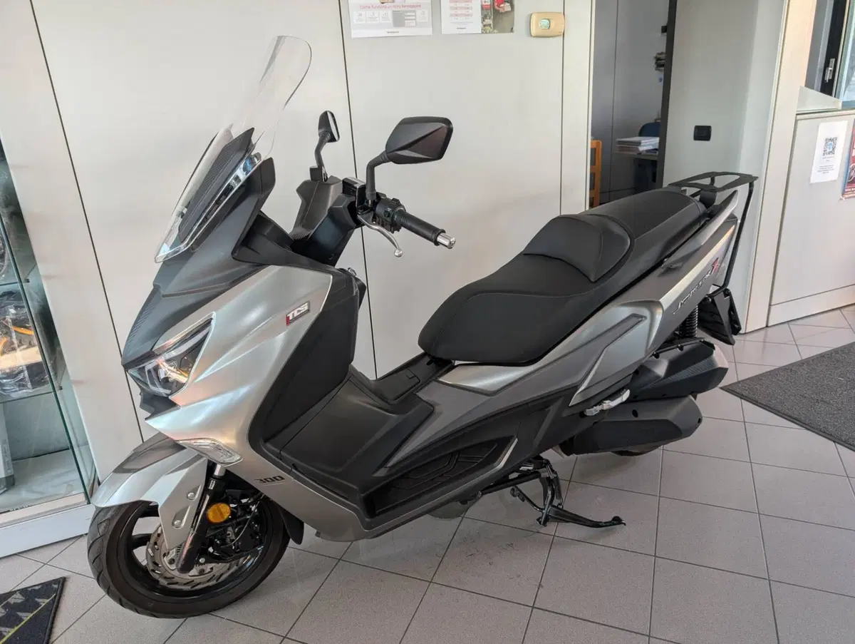 Sym Joymax 300 Z (2025 - 26) (2)