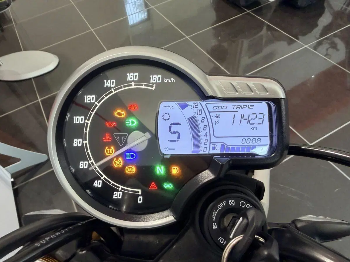 Triumph Scrambler 400 X (2024 - 26) (3)