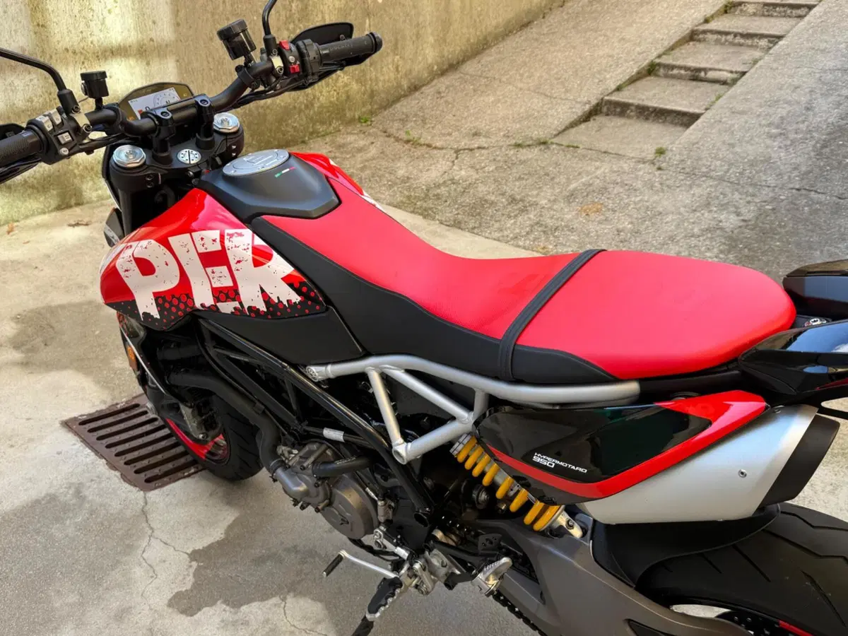 Ducati Hypermotard 950 RVE (2022 - 25) (2)