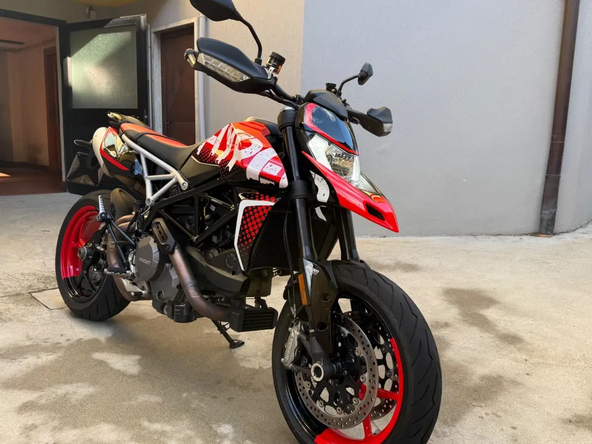 Ducati Hypermotard 950 RVE (2022 - 25) (4)