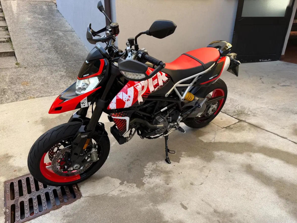 Ducati Hypermotard 950 RVE (2022 - 25) (10)
