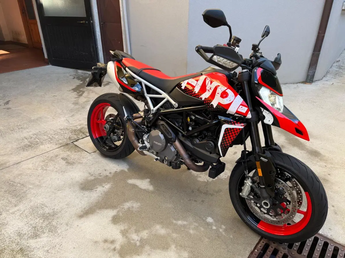 Ducati Hypermotard 950 RVE (2022 - 25) (15)
