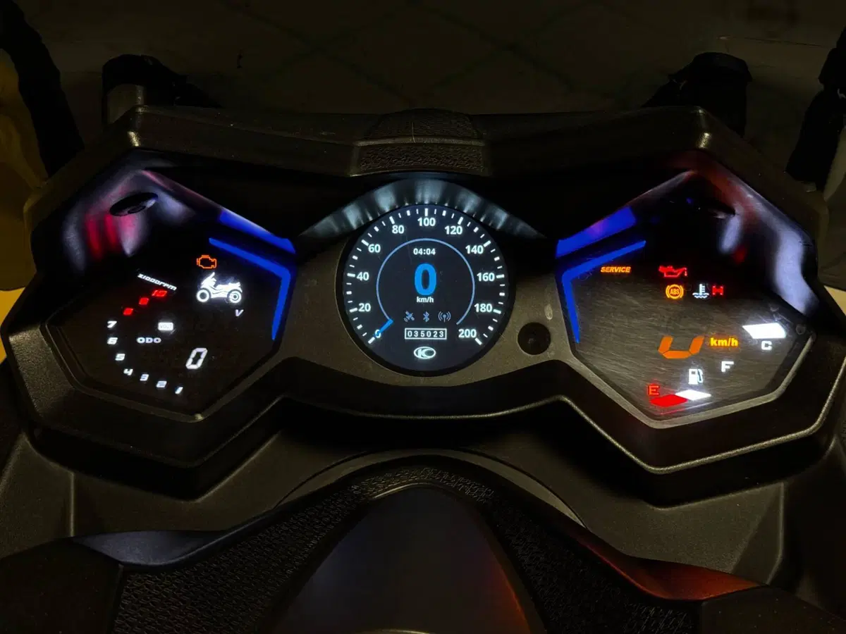 Kymco AK 550 ETS (2021 - 26) (2)