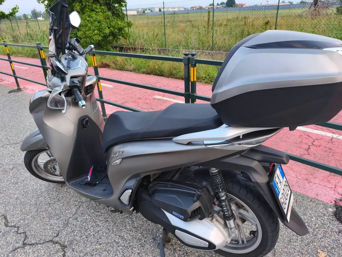 Honda SH 350 (2021 - 24) (2)