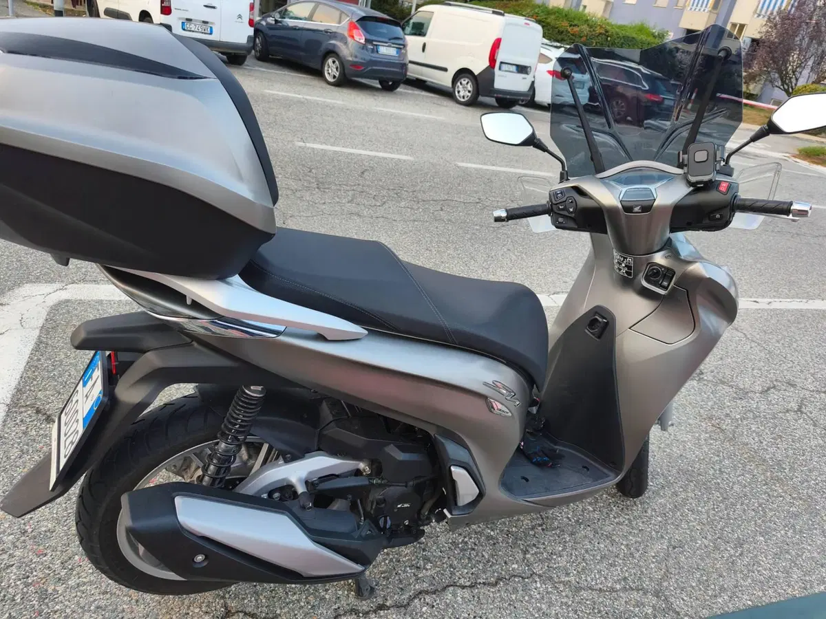 Honda SH 350 (2021 - 24) (3)
