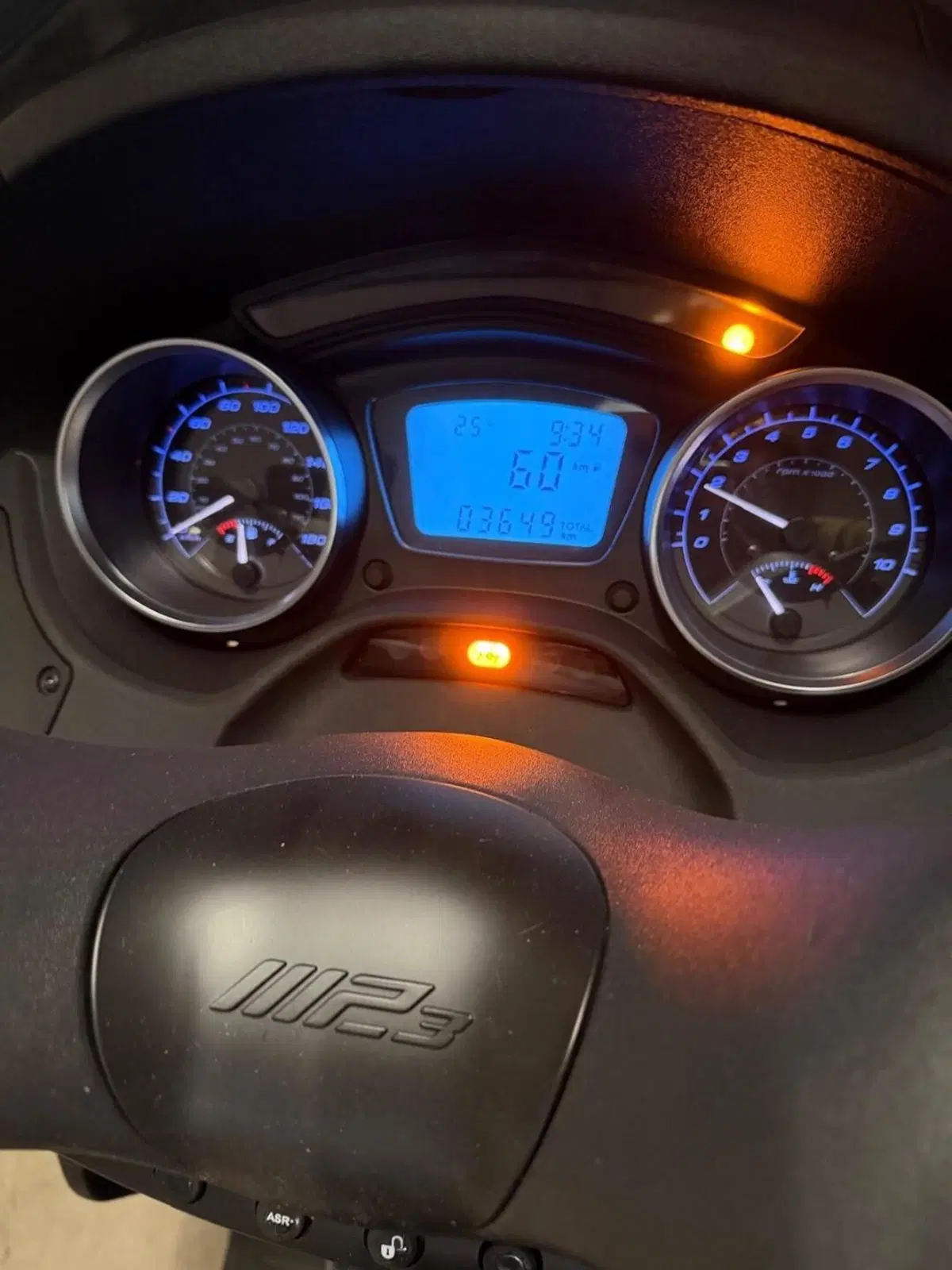 Piaggio Mp3 350 ie ABS (2020) (2)